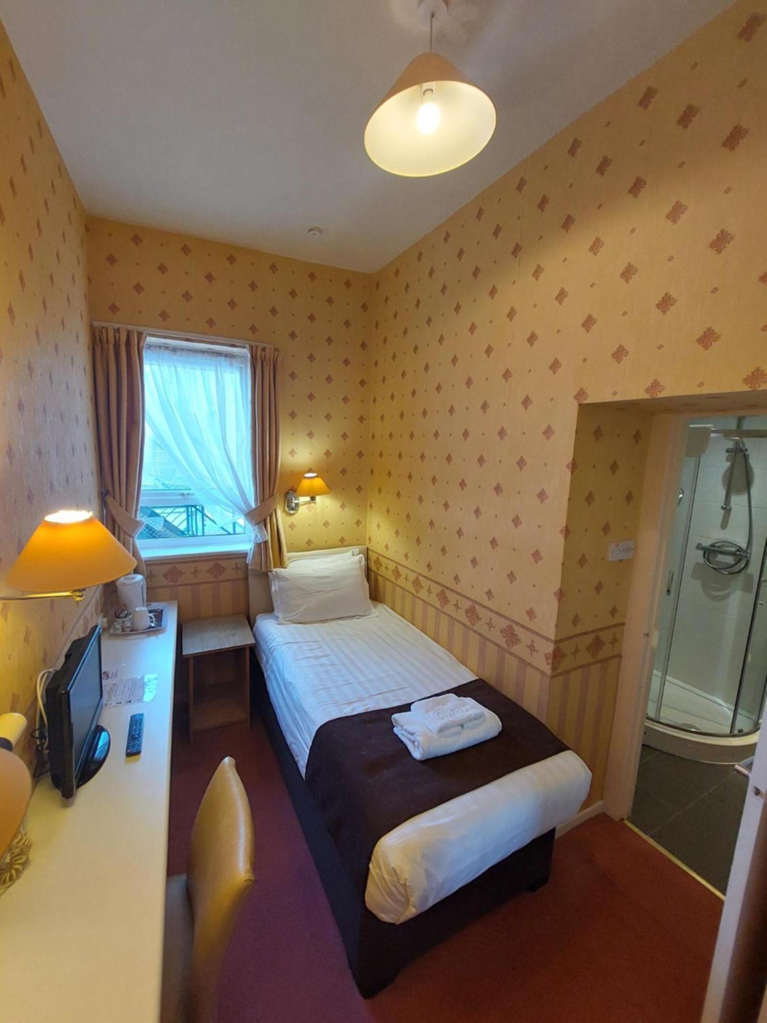 Hotel White Heather 3*